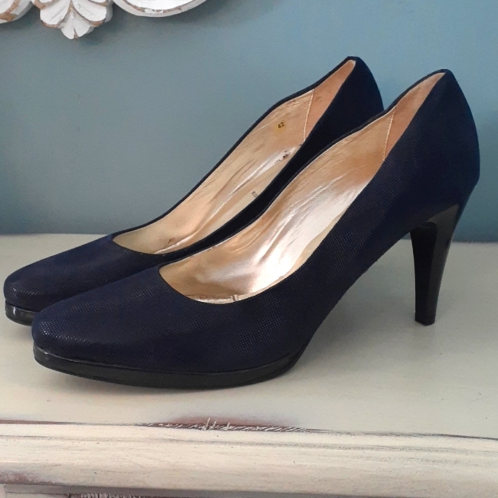 % Ron White deep blue suede All Day Heels